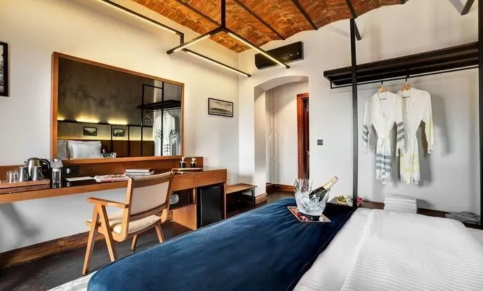 House Building Deluxe King Room, 1 King Bed, Non Smoking