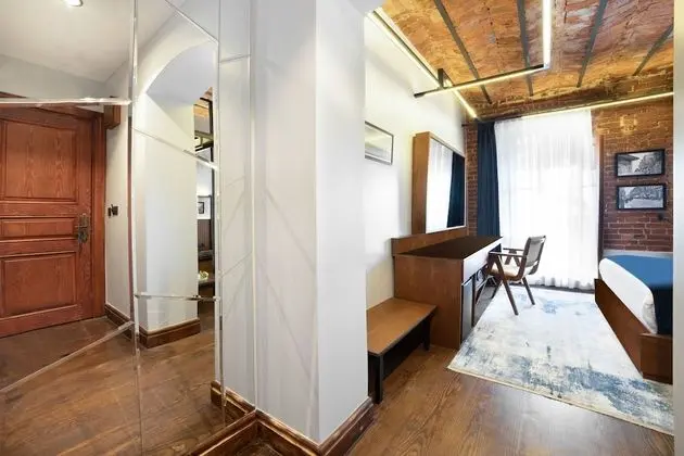 House Building Deluxe King Room, 1 King Bed, Non Smoking