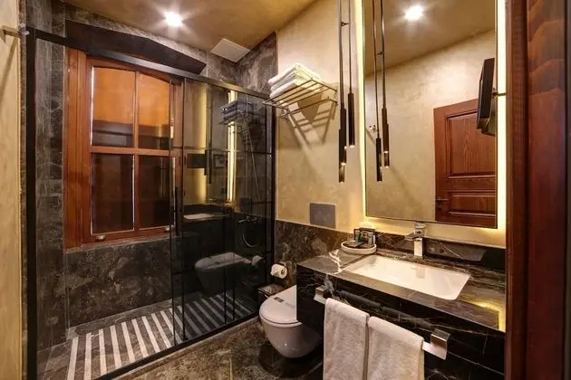 House Building Deluxe King Room, 1 King Bed, Non Smoking