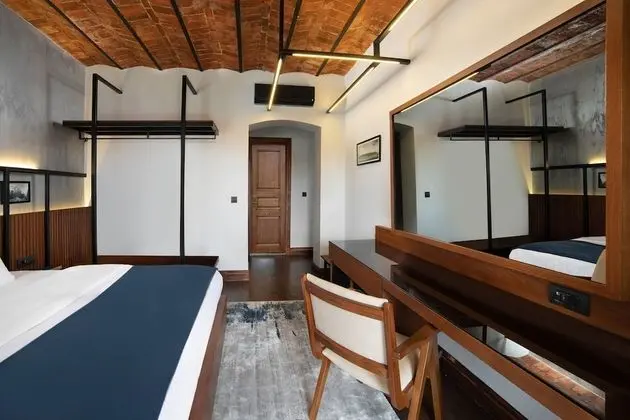 House Building Deluxe King Room, 1 King Bed, Non Smoking