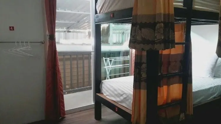Bunk Bed in 4 Female Dormitory Room (Air)
