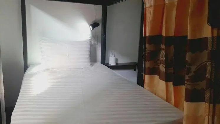 Bunk Bed in 4 Female Dormitory Room (Air)