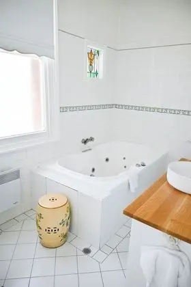 Standard Oda, Sigara İçilmez, Jakuzi (High Street Boudoir)