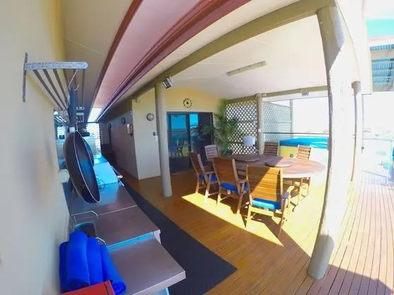 Tek Büyük Yataklı Oda, Balkon, Deniz Manzaralı (Room)