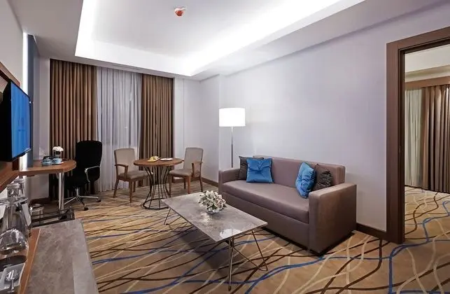Corner Suite King Room City View