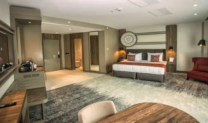 Delux Havuz & Bahçe Manzaralı Oda