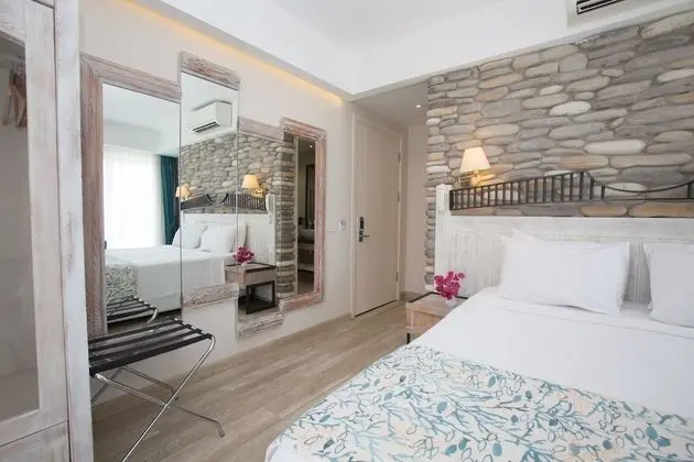 Deluxe Tek Büyük Yataklı Oda, Deniz Manzaralı