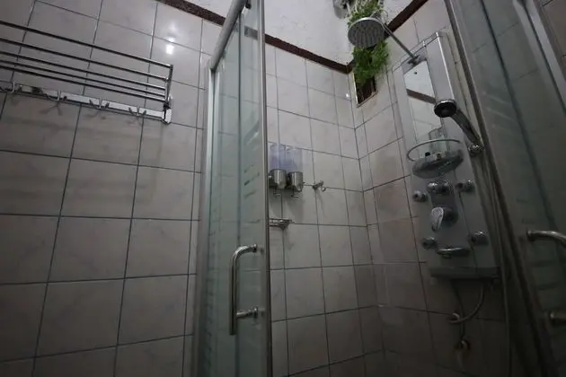 Deluxe Oda (Shared Bathroom)