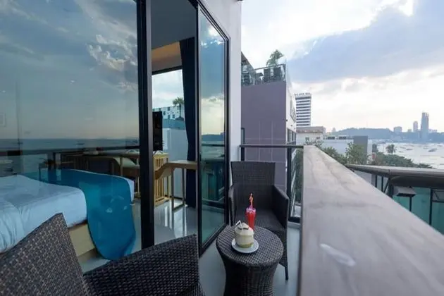 Deluxe Ocean View, Balcony