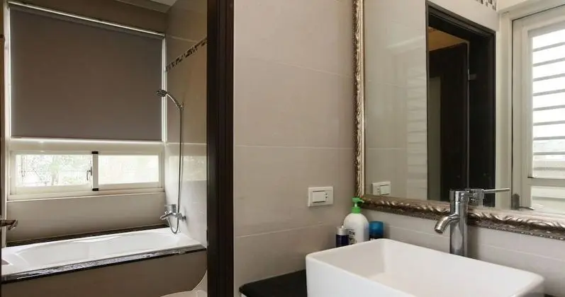 Tek Büyük Yataklı Oda, Ortak Banyo