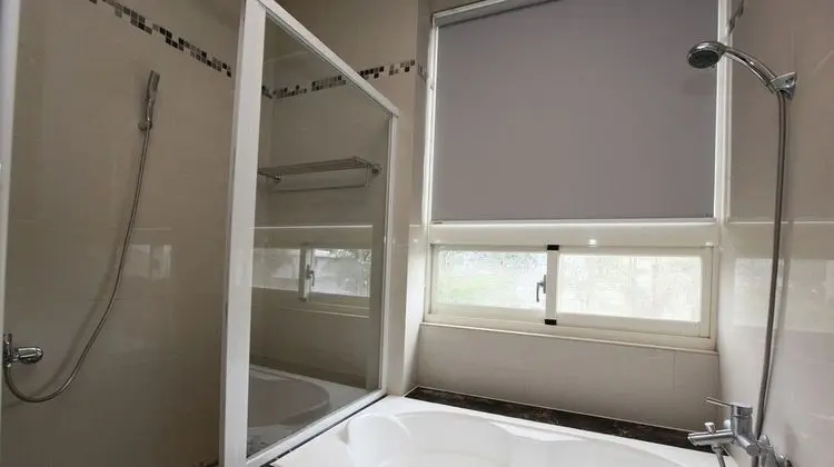 Tek Büyük Yataklı Oda, Ortak Banyo
