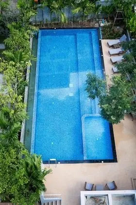 Deluxe Tek Büyük Yataklı Oda, Havuz Manzaralı