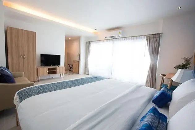 Deluxe Tek Büyük Yataklı Oda, Havuz Manzaralı