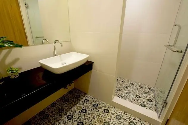 Superior Tek Büyük Yataklı Oda, Havuz Manzaralı