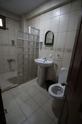 Tek Büyük Yataklı Oda (Banyo Koridorda)