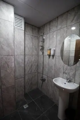 Tek Kişilik Oda, Ortak Banyo