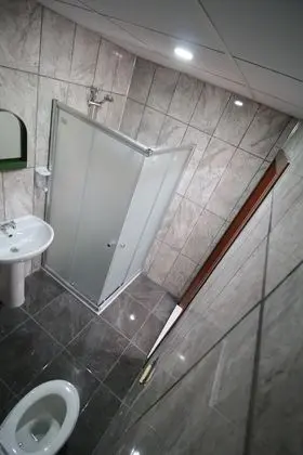 Tek Kişilik Oda, Ortak Banyo