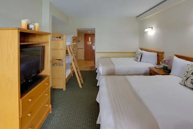 Deluxe Oda, Birden Çok Yatak, Havuz Kenarı (2 Queen Beds and Bunk Poolside)