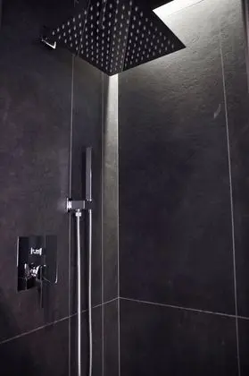 Design Tek Büyük Yataklı Oda, Balkon, Dağ Manzaralı