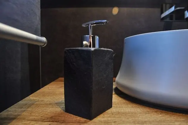 Design Tek Büyük Yataklı Oda, Dağ Manzaralı