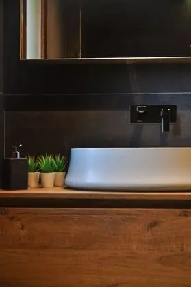 Design Tek Büyük Yataklı Oda, Dağ Manzaralı