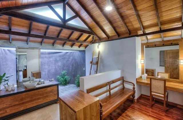 Kır Evi, Göl Manzaralı