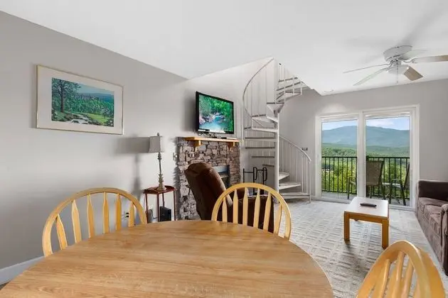 Daire, 1 En Büyük (King) Boy Yatak ve Çekyat, Balkon, Dağ Manzaralı (#D302)