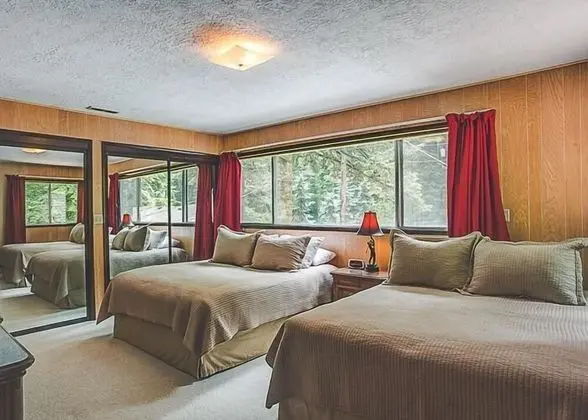 Ev, Birden Çok Yatak (Deer View Retreat)