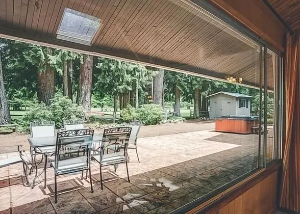 Ev, Birden Çok Yatak (Deer View Retreat)