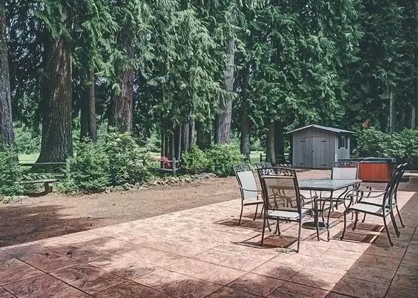 Ev, Birden Çok Yatak (Deer View Retreat)