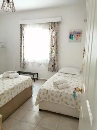 Triple, Bahçe Manzaralı