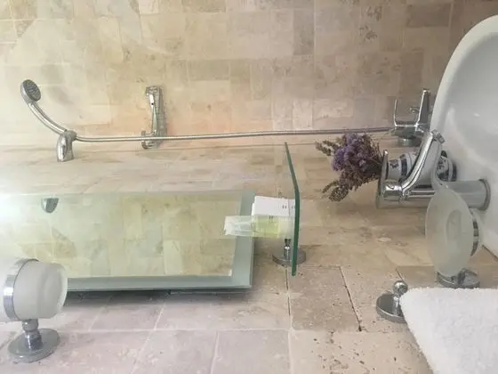 Triple, Bahçe Manzaralı