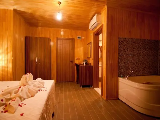 Çatı Katı Oda, Bahçe Manzaralı