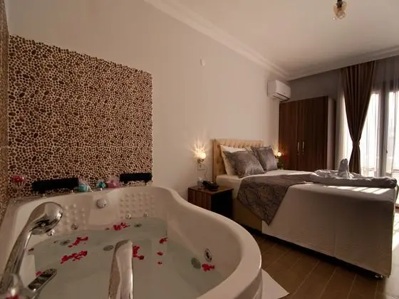 Jakuzili Deluxe Oda, Orman Manzaralı