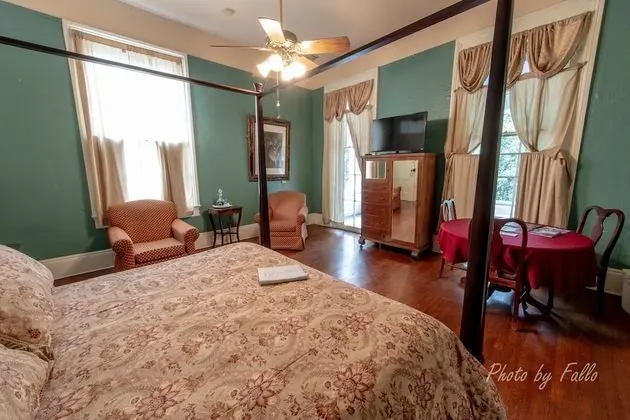 Deluxe 2 Bedroom Suite with Balcony: The Mathilde (2nd Floor)