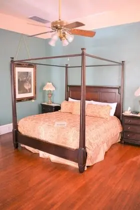 Deluxe 2 Bedroom Suite with Balcony: The Mathilde (2nd Floor)