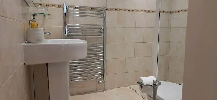 Tek Büyük veya İki Ayrı Yataklı Oda, Banyolu/Duşlu