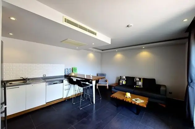 Studio, Bahçe Manzaralı