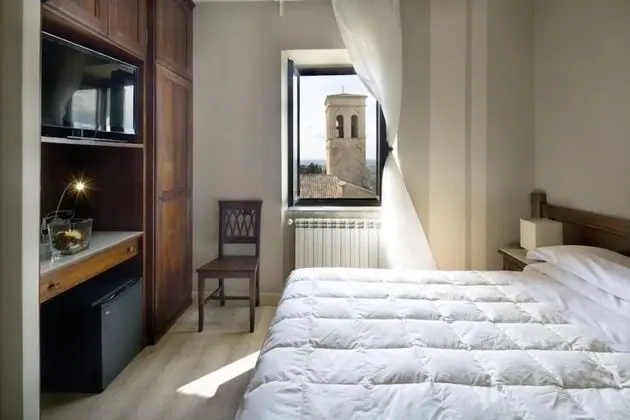 Büyük Yataklı Tek Kişilik Oda