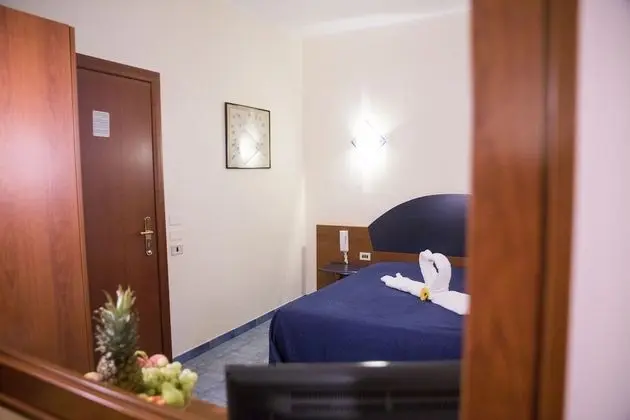 Basic Tek Büyük veya İki Ayrı Yataklı Oda