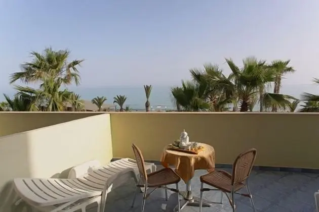 Basic Tek Büyük veya İki Ayrı Yataklı Oda