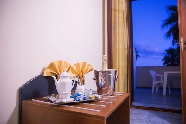 Basic Tek Büyük veya İki Ayrı Yataklı Oda