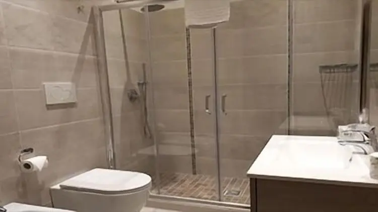 Üç Kişilik Oda, Balkon, Göl Manzaralı