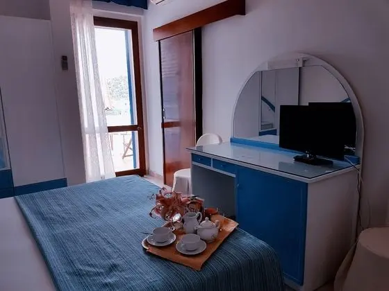 Büyük Yataklı Tek Kişilik Oda