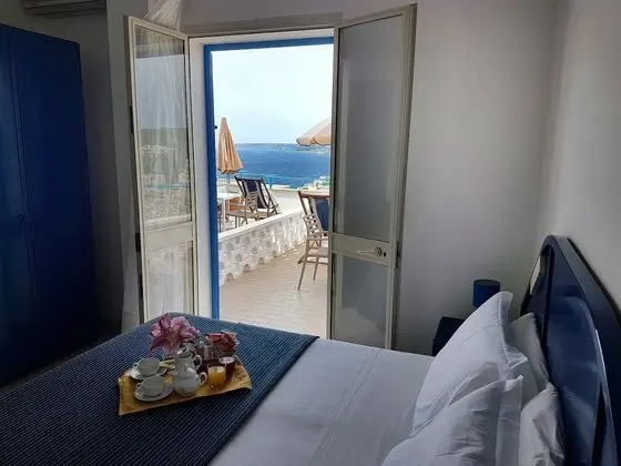 Büyük Yataklı Tek Kişilik Oda