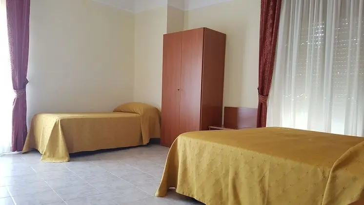 Üç Kişilik Oda