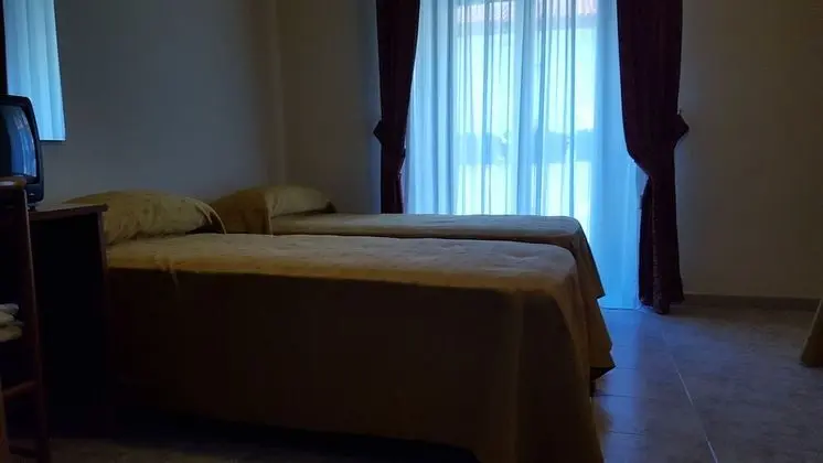 Üç Kişilik Oda
