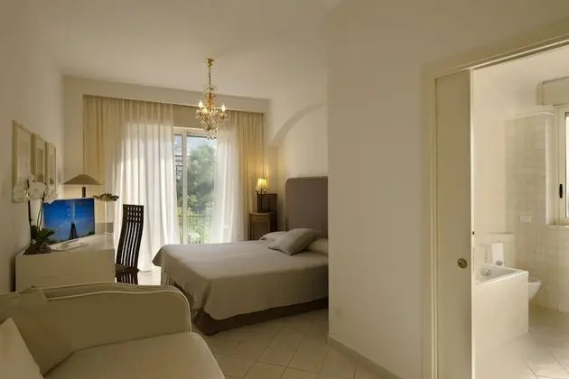 Deluxe Oda, Balkon, Kısmi Deniz Manzaralı