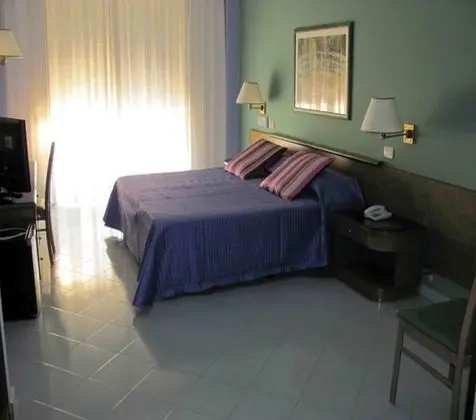 Standard Üç Kişilik Oda, Balkon, Bahçe Manzaralı