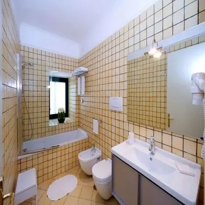 Standard Üç Kişilik Oda, Balkon, Bahçe Manzaralı